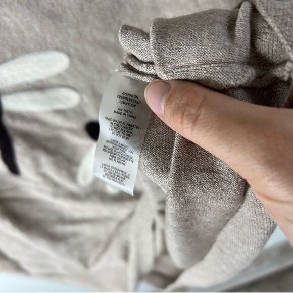 Aaeda Cream Sleeveless Boxy Muscle Tee - Picture 4 of 9